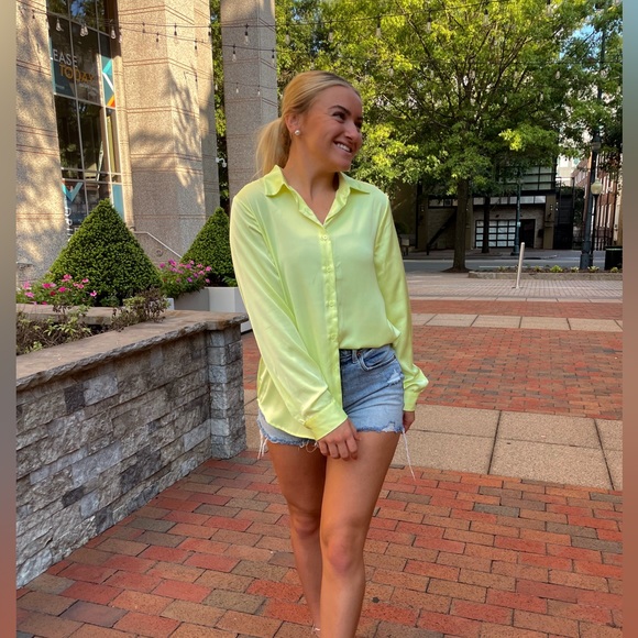 yellow blouse - Picture 4 of 4